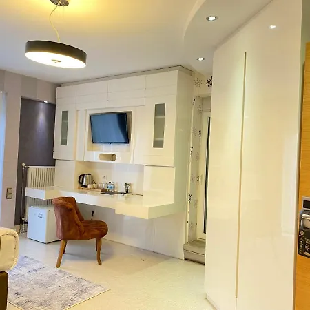 Blackmoon Hotel