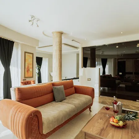 Blackmoon מלון 5*