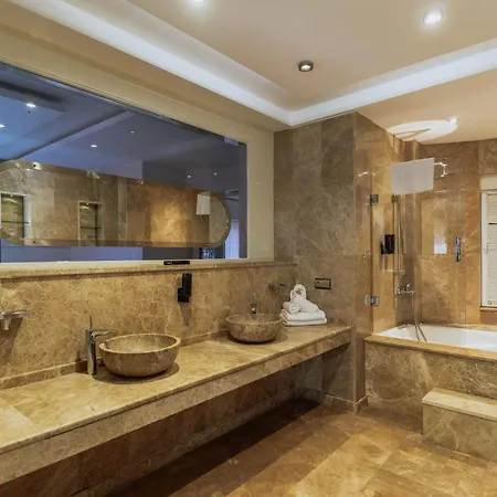 מלון Blackmoon 5*